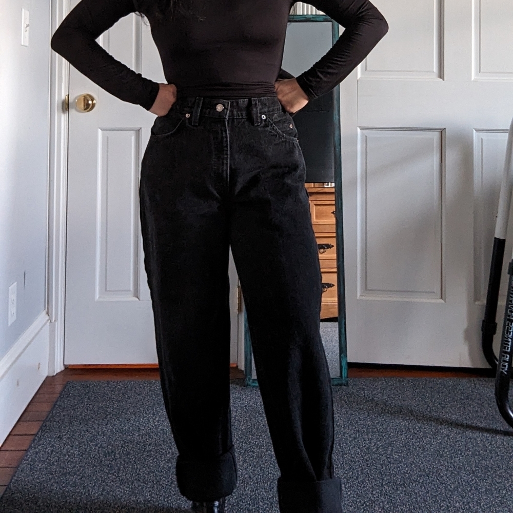 Vintage Levi's orange tab loose fit, tapered leg.
